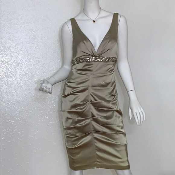 WOMEN’S XSCAPE CHAMPAGNE COLOR ROUCHED STRETCH BODY CON SATIN DRESS SIZE 12 - Picture 5 of 10
